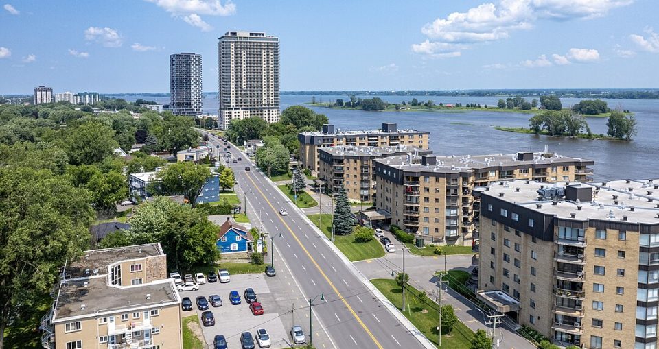 1081px-Rue_Notre-Dame_-_Repentigny_(vue_aérienne)