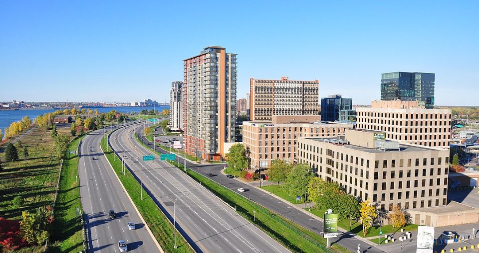 1084px-Longueuil_2011